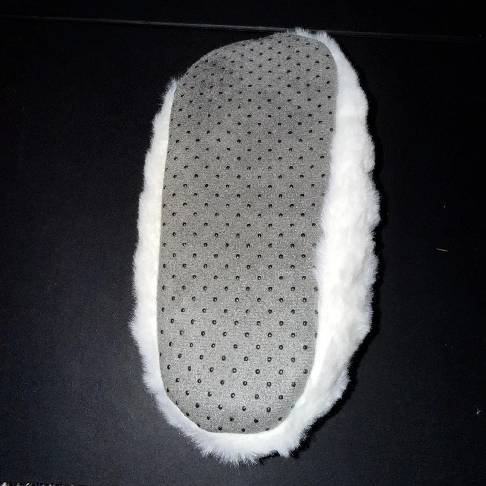 Northeast Outfitters Cabin Slippers Youth Small 13K-4 Cream NEW Aloe Infused Fur
